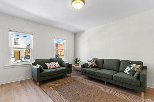 Photo - 8 S Cedar St