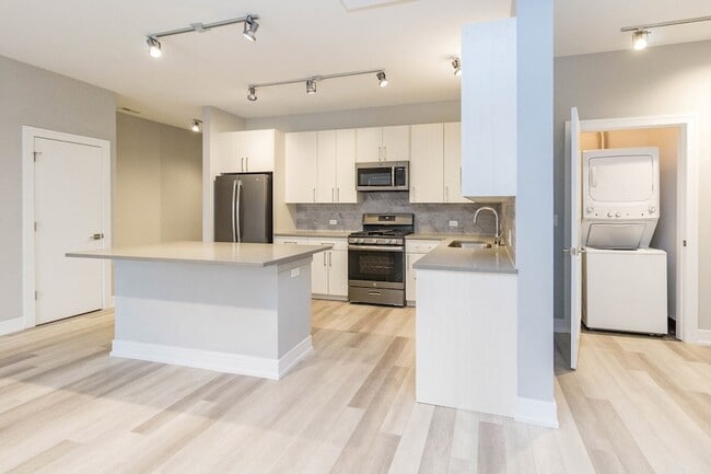 Photo - 1554 N Talman Ave Unidad 306