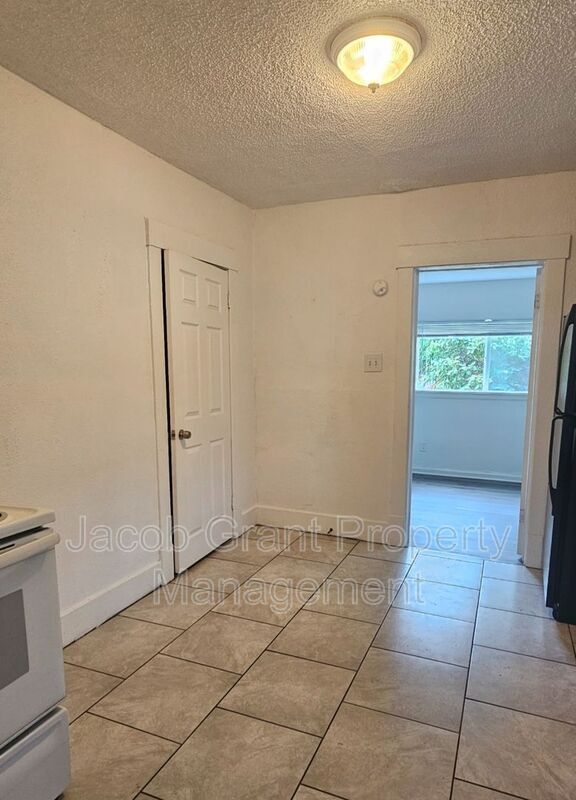 Photo - 235 W 1 Unit 2