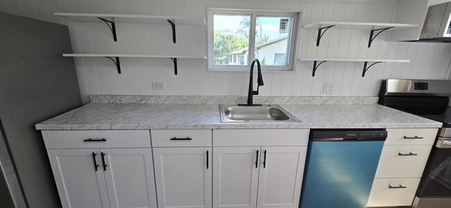 Photo - 7114 South Dr NW