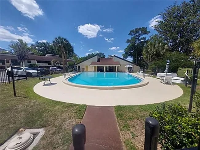 3535 E Fort King St