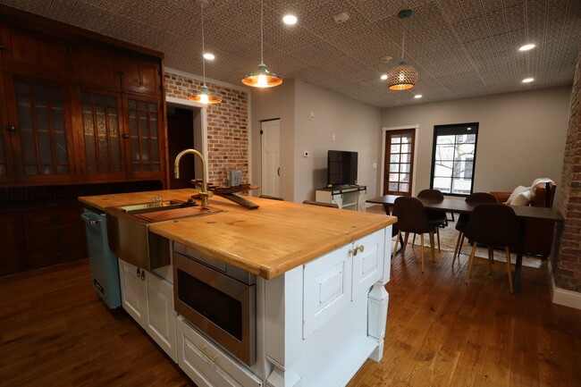 Building Photo - 400 N. 9th-4TH OFFSET Unit Apt. 400