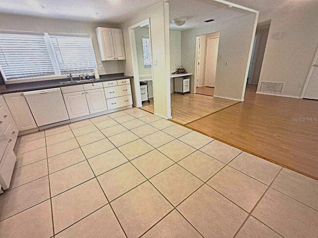 Photo - 2812 Dovewood St