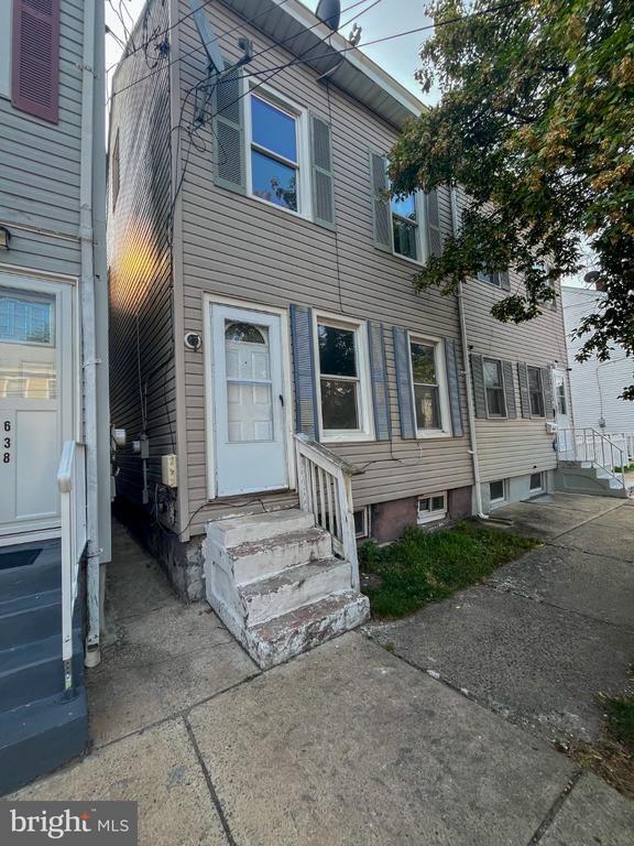 Photo - 640 Second St