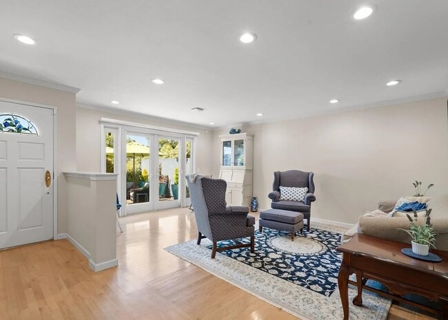 Photo - 910 Corcoran Ave