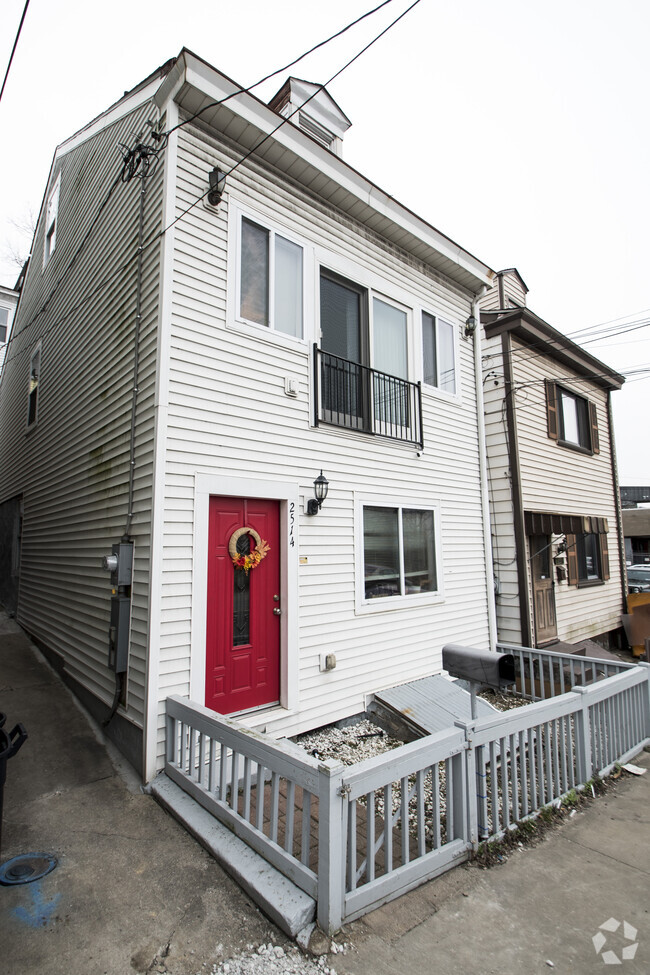Building Photo - 2514 Josephine St Rental