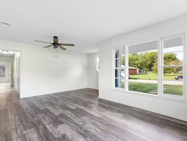 Photo - 513 Lasalle St