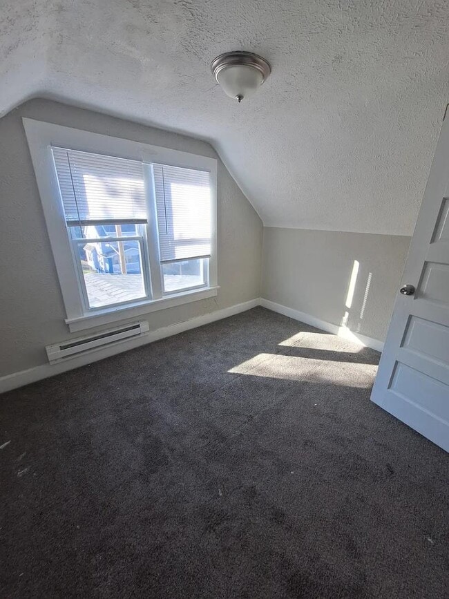 Photo - 3255 E 130th St