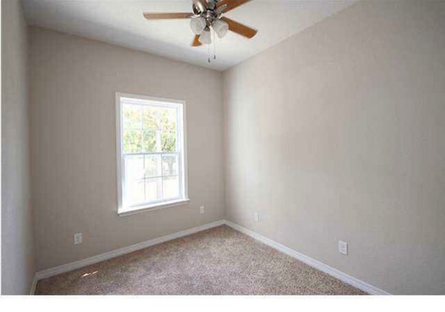 Photo - 992 Leigh Ann Ln