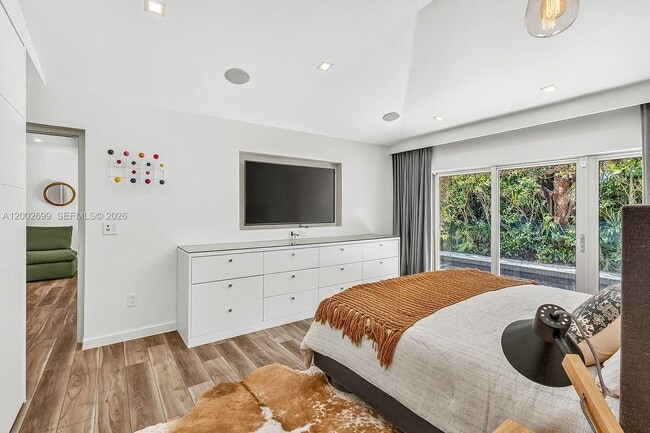 Photo - 570 NE 52nd Terrace