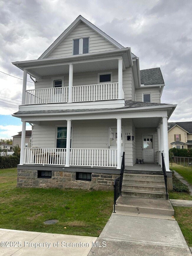 Building Photo - 729 W Locust St