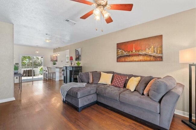 Photo - 5712 Avenue D