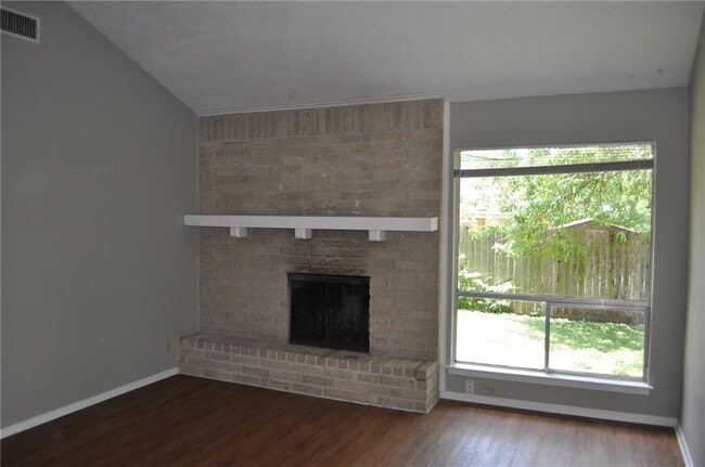 Photo - 1205 Stoneoak Ln