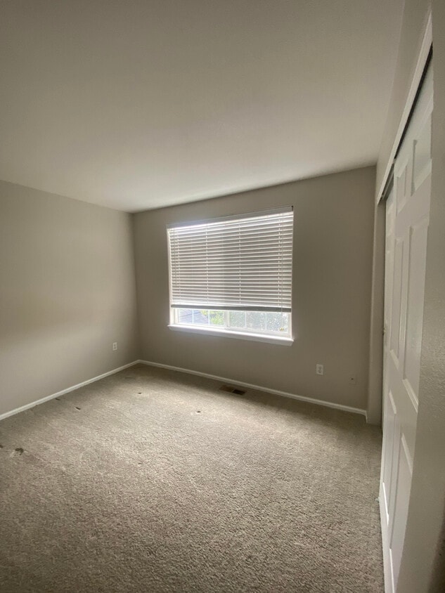 Room for rent - 9408 E Florida Ave (Denver, CO)