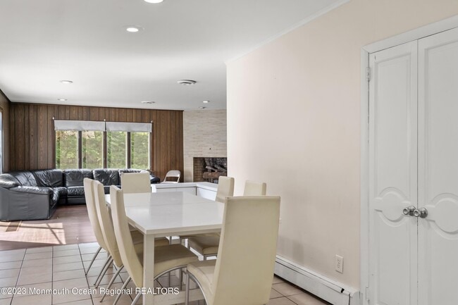 Photo - 988 Woodgate Ave