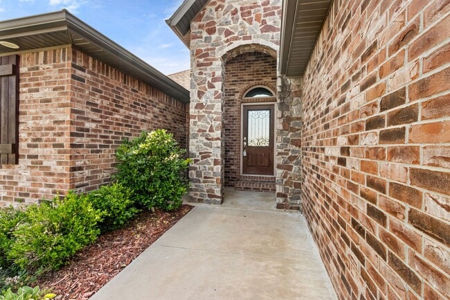 Photo - Come home to this stunning 4 bed/2 bath split floorplan home in Centerton!