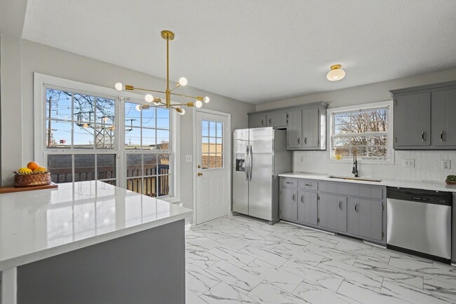 Building Photo - 256 Fritz Cir