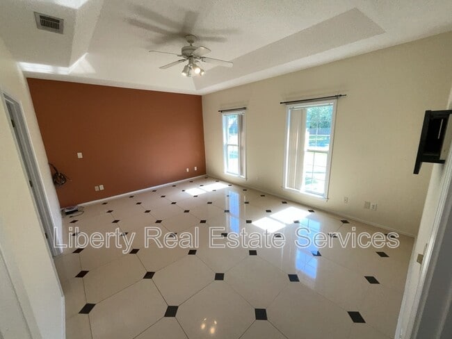 Photo - 380 Tremain Dr