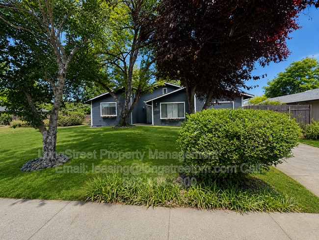 Photo - 2711 Newton St