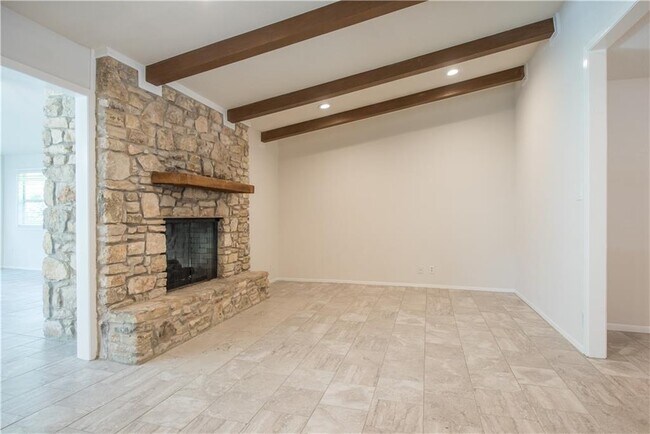 2902 Silverleaf Dr