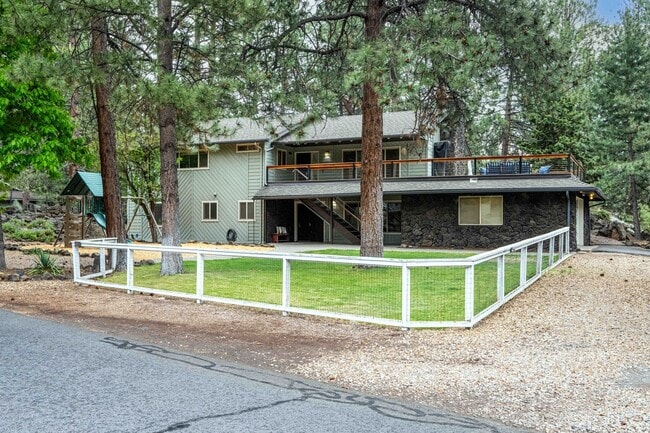 Photo - SW Bend Reverse-Living Home on .36 Acres | 5 Bedrooms | 3 Bathrooms