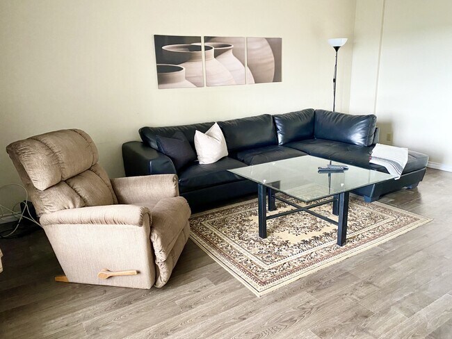 Photo - 11245-11245-31 31 Ave NW