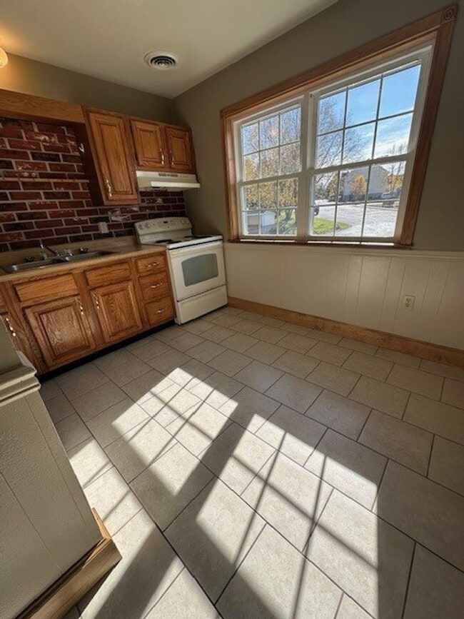 Photo - Leola 2 Bedroom 2nd floor