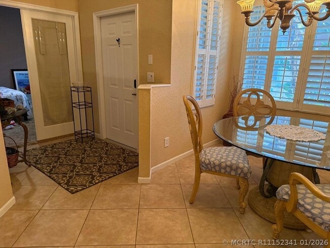 328 W Coral Trace Cir