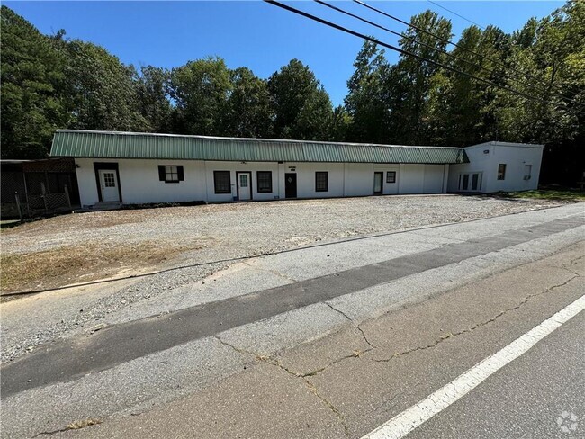 Building Photo - 1433 Old Hwy 5 S Rental