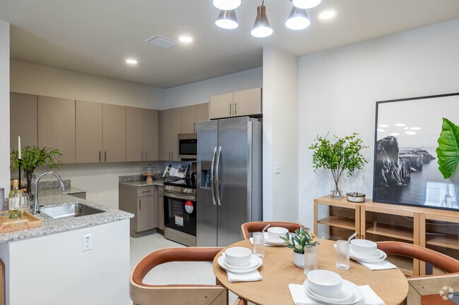 2 BR, 2 BA