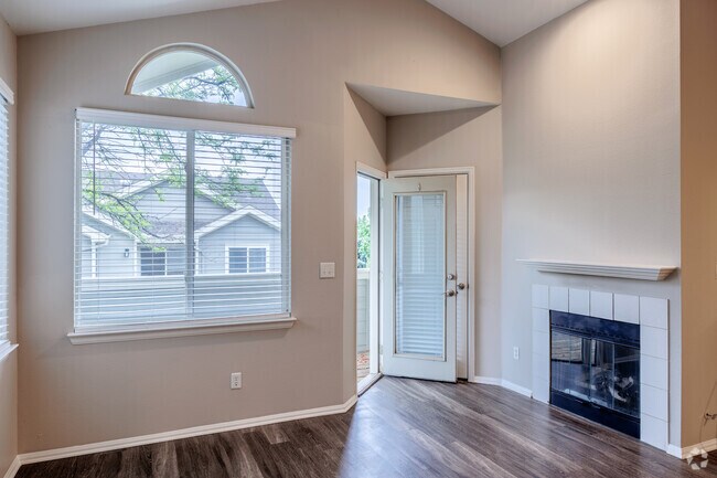 2BR, 2BA - 1,049SF