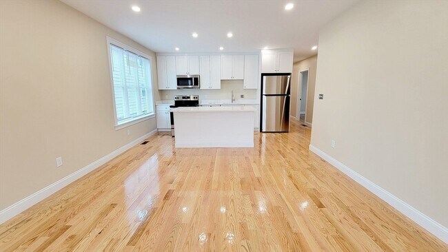 Photo - 62-64-64 Waverly St Unit 3
