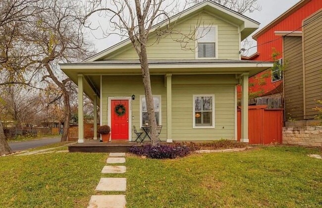 Building Photo - 2300 E 9th St