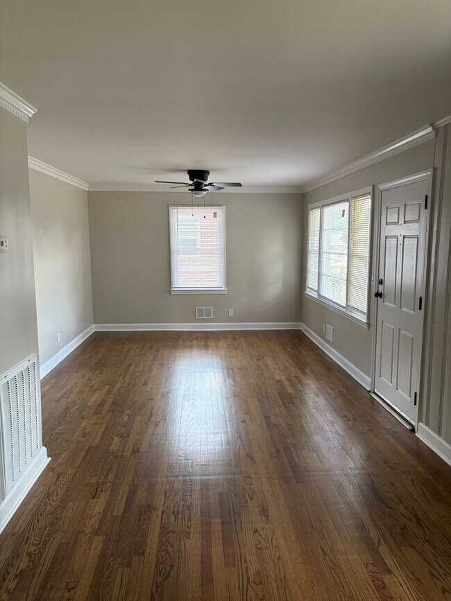 Photo - Beautiful brick home, Fully fenced in yard!!