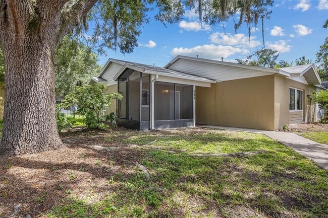 Photo - 611 SW 3rd St