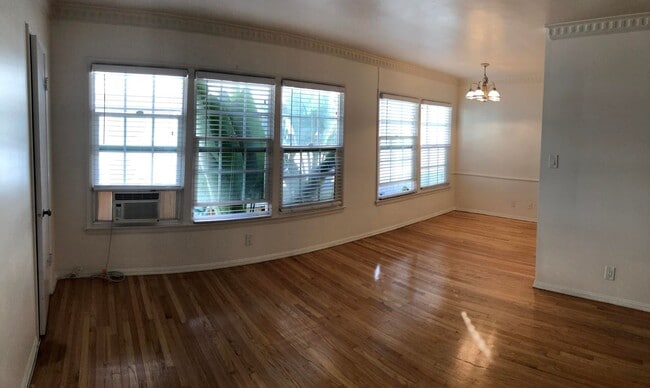 Building Photo - 1 Bed + 1 Bath Second Floor Unit 5841-3 Rental