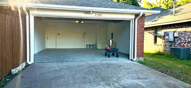 Photo - 2100 Riverplace Dr