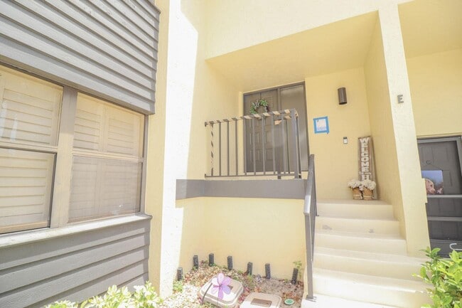 Photo - 3961 SW Greenwood Way Unit E