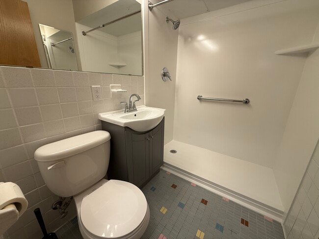Modern Bathroom - 405 10th Ave N Unit 203
