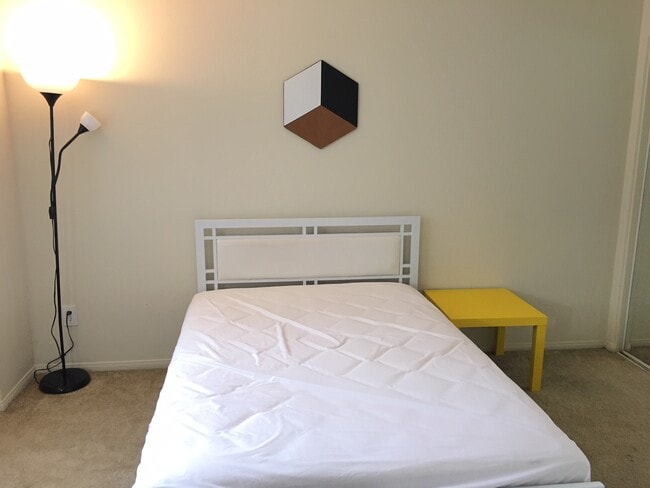 Building Photo - 1561 S Barrington Ave