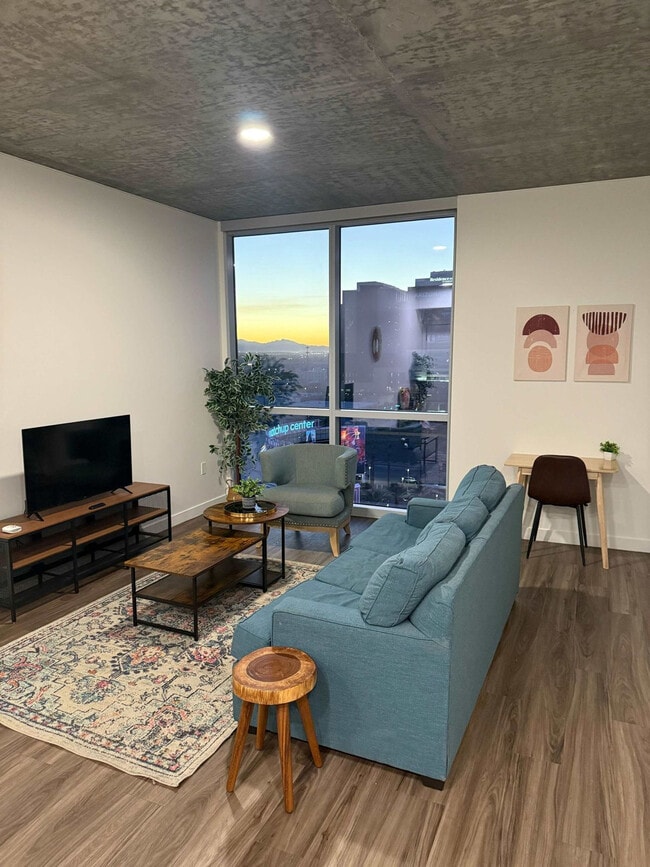 Building Photo - 222 E Jefferson St Unit ID1369267P