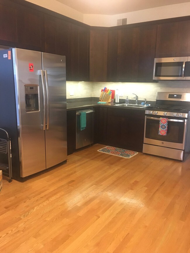 Photo - 3826 N Kenmore Ave Unit 1