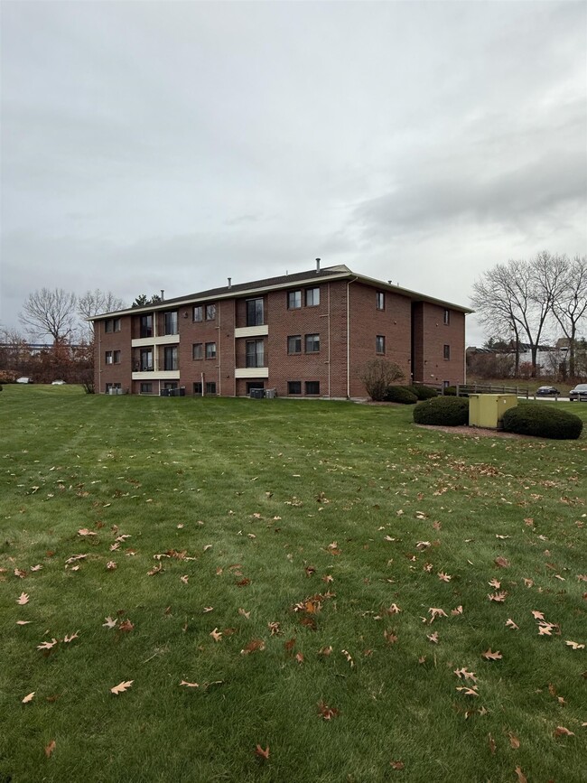 Building Photo - 425 Abbott Farm Ln