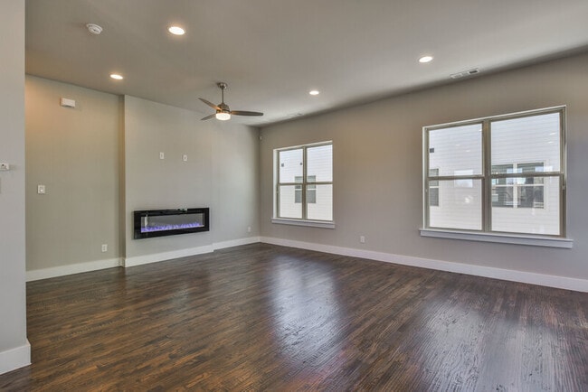 Photo - 736 N Plano Rd