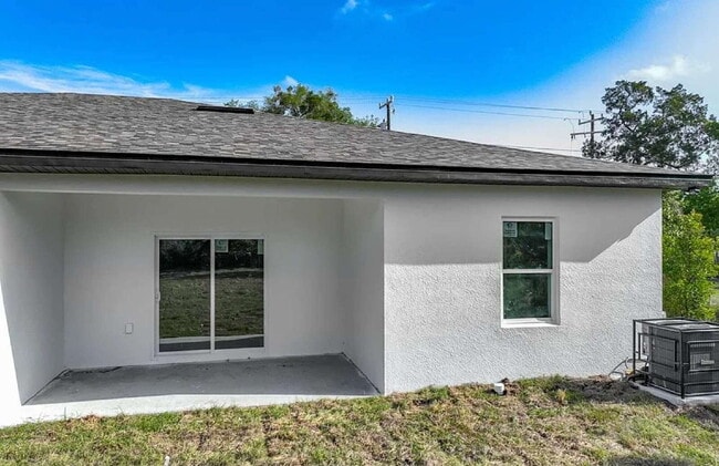 Photo - 356 W 4th St