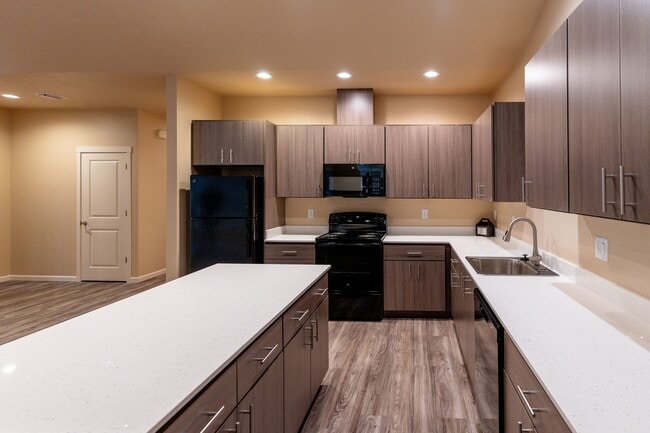 Photo - 5803 Joynak St S