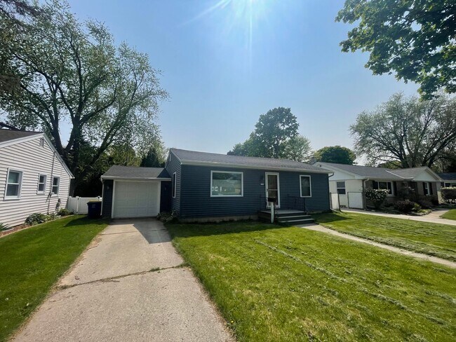 2 Bed 1 Bath Single Family Ranch - 2 Bed 1 Bath Single Family Ranch House