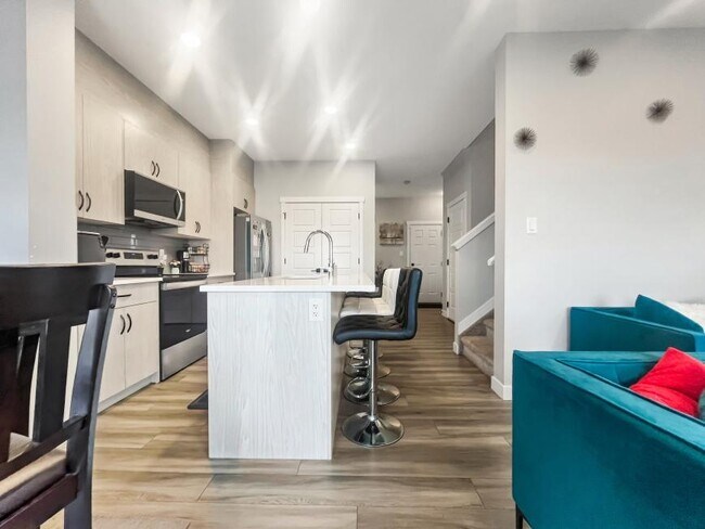 Photo - 3.0 bedroom in Edmonton Alberta T6W 3Z6 Unit Upper