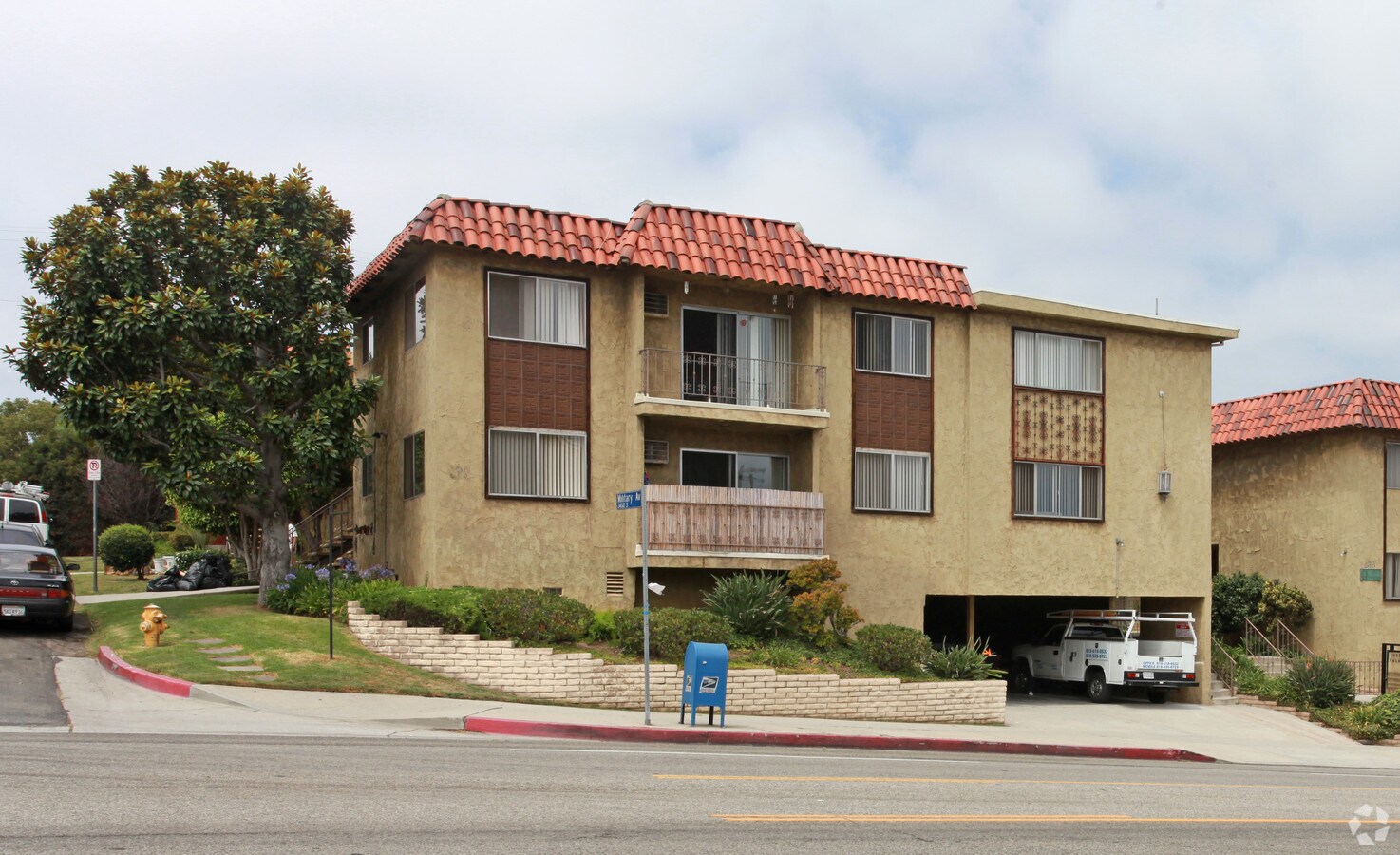 Primary Photo - 3486 Military Ave Apartments