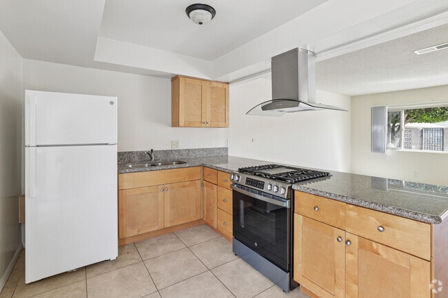 2BR, 2BA - 1,050SF - Kitchen - Lindale Villa Apartments